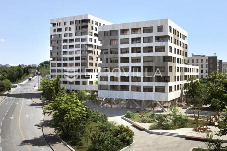 Split, Lora, trosoban stan u modernom kompleksu Lora 68°