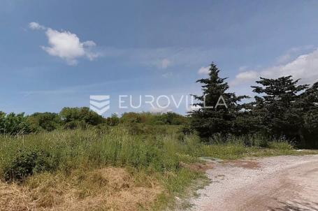 Medulin, veliko građevinsko zemljište 4030 m2 za stanogradnju + dodatno zemljište