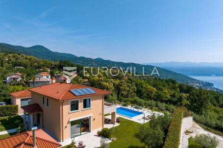 Lovran, Opatija, vila s bazenom, okućnicom, jedinstvena lokacija