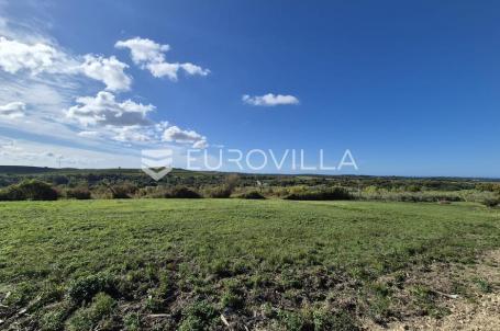 Istra, Buje, građevinsko zemljište 1036 m² na odličnoj lokaciji