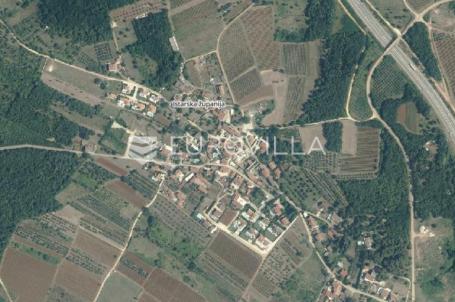 Istra, Višnjan - Građevisnko zemljište 860 m2 sa pogledom na more