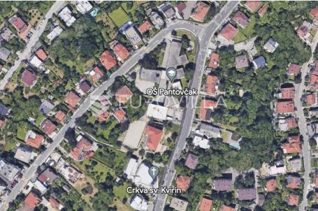 Zagreb, Pantovčak, zemljište 700 m², s postojećom kućom za rušenje