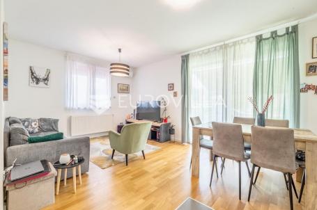 Zagreb, Dugave, trosoban stan 71 m² s vrtom