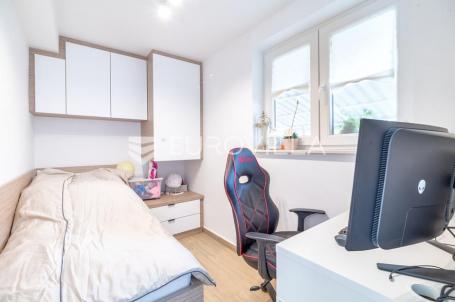 Zagreb, Trnje, zemljište s 2 stambena objekta, 331 m2