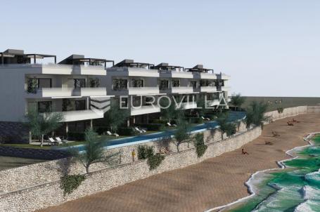 Otok Pag, plaža Perilo, trosoban stan u luksuznoj novogradnji PRVI RED DO MORA