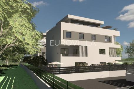 Kaštel Stari, trosoban stan s pogledom na more na odličnoj lokaciji