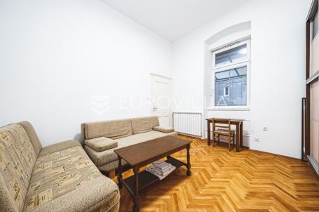 Zagreb, Centar, dvosoban stan NKP 45 m2, dvije stambene jedinice