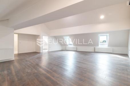 Samobor, centar, trosoban stan neto korisne površine 87 m²