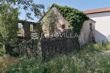 Podklilavac, Dražice, dvije starine za renovaciju