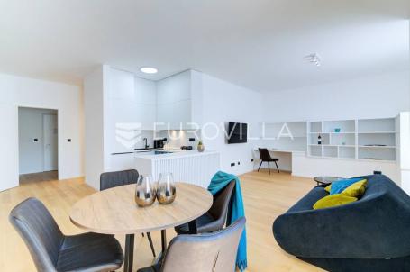 Opatija, Volosko, luksuzan dvosoban stan u prvom redu do mora NKP 67,28 m2