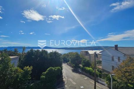 Crikvenica, dvosoban stan s 2 balkona i terasom  57,94 m2 i pogledom na more