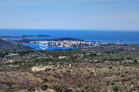 Rogoznica, poljoprivredno zemljište s panoramskim pogledom