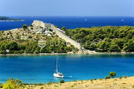 Šibenik, Grebaštica, građevinsko zemljište s pogledom na more, 511 m²