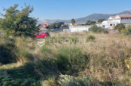 Kaštel Lukšić, poljoprivredno zemljište 2220 m² za najam