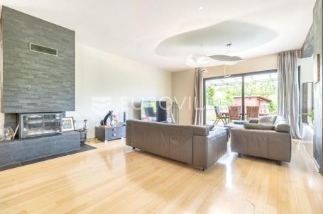 Zagreb, Vrapče, prekrasna vila s dvorištem 505 m²