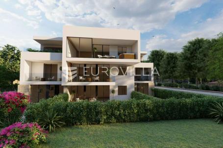 Istra, Poreč - Trosobni stan u prizemlju sa vrtom blizu mora