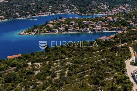Drvenik Veliki poljoprivredno zemljište 2.200 m²