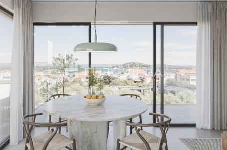 Murter, luksuzni apartman s pogledom na more, 69,7 m²