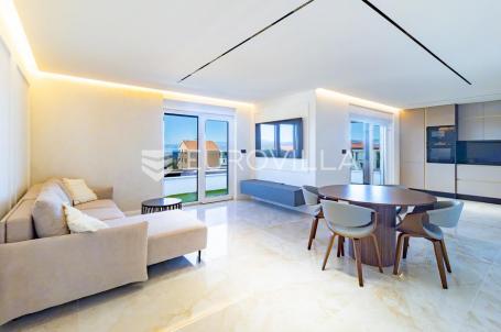 Otok Krk, Malinska, luksuzan novouređen stan 97 m²