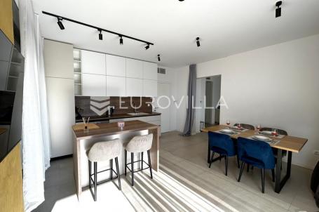 Hvar, apartmanska vila sa pet uređenih apartmana