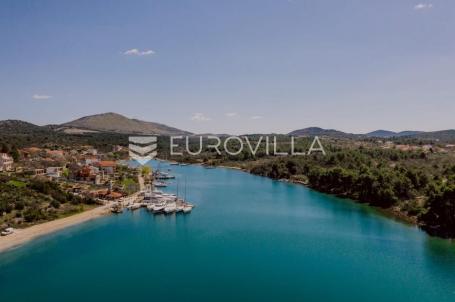 Šibenik, Bilice, veliko građevinsko zemljište, 6653 m²