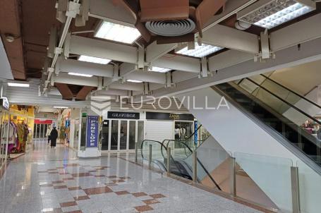 Rijeka, trgovina u centru grada 56.80 m²