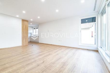 Zagreb, Mlinovi, luksuzan četverosoban stan 152 m² u duplex kući s garažom