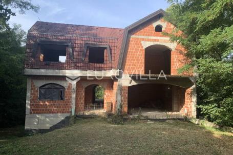 Vrhovec, Vidovčica nedovršena vila od 400 m²