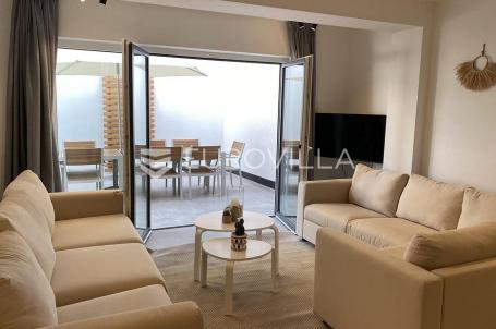 Istra, Premantura, kuća sa 3 luksuzna apartmana i pogledom na more, NKP 315 m2