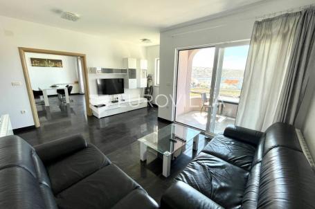 Otok Rab, Barbat, trosoban stan na 1. katu veličine 102 m²