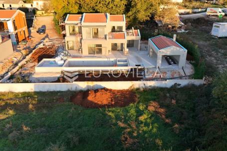 Istra, Sv. Lovreč, vila s panoramskim pogledom na more i maslinike