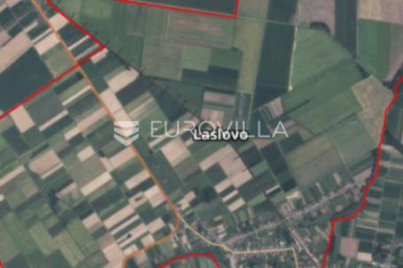 Laslovo, zemljište ukupne površine 4108 m², izlaz na dvije ulice