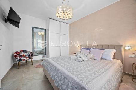 Istra, Rovinj, atraktivna kuća 170m2 s bazenom u neposrednoj blizini centra