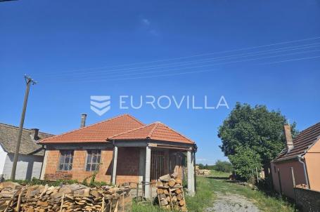 Poganovci, okolica Osijeka – kuća u izgradnji na prostranoj parceli od 1.800 m²