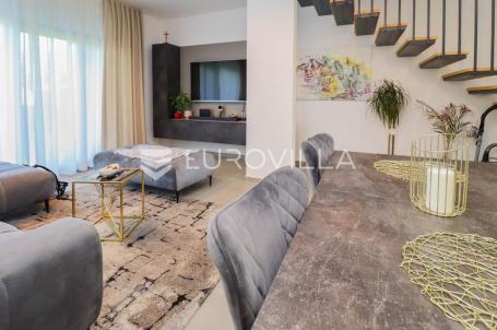 Istra, Novigrad, nova kuća 125 m2 sa tri spavaće sobe na samo 2 km od mora