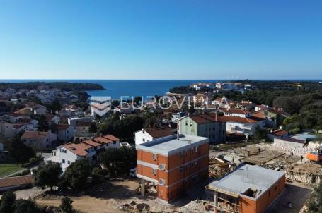 Pula, Pješčana Uvala, četverosobni stan novogradnje 2. kat, 95.50 m², 450 m od mora
