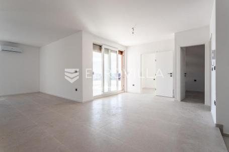Grebaštica, četverosoban apartman u novogradnji 