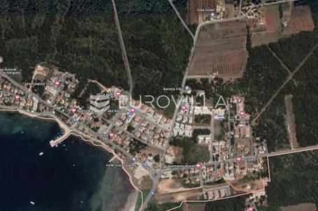 Novigrad, Karigador, građevinsko zemljište, prvi red do mora