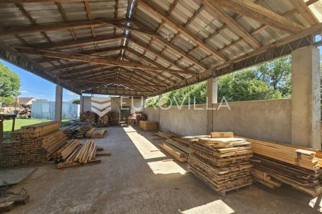 Osijek, okolica - Poganovci, potpuno operativna pilana na zemljištu 1500 m2