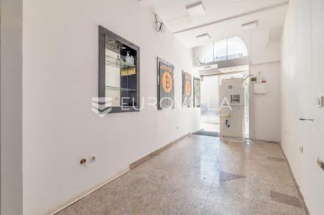 Zagreb, Strogi centar, pješačka zona, ulični poslovni prostor 14 m2, TOP lokacija