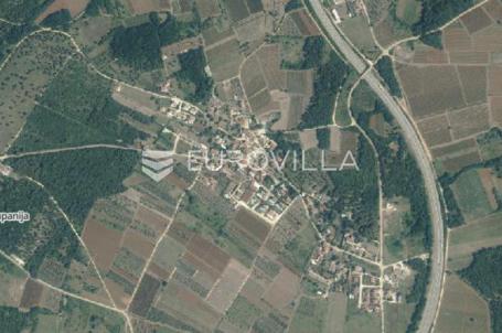 Istra, Višnjan – Atraktivno građevinsko zemljište 977m2 sa predivnim pogledom