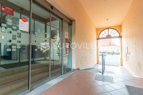 Požega, Trg sv. Trojstva, atraktivan poslovni prostor 235 m²