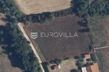 Pula, Šišan, prostrano poljoprivredno zemljište 1500 m od mora, 2972 m²