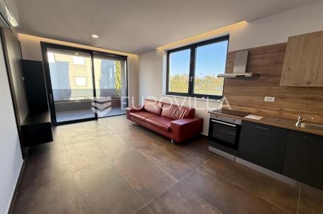 Istra, Medulin, dvosobni stan novogradnje na neponovljivoj lokaciji, 1. kat, 53 m², 50m od mora