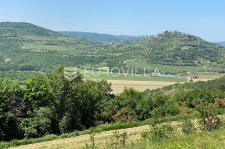Istra, Motovun, građevinsko zemljište s pogledom na Motovun