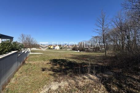 Istra, Barban, građevinsko i poljoprivredno zemljište 3260m2 u mirnom djelu 