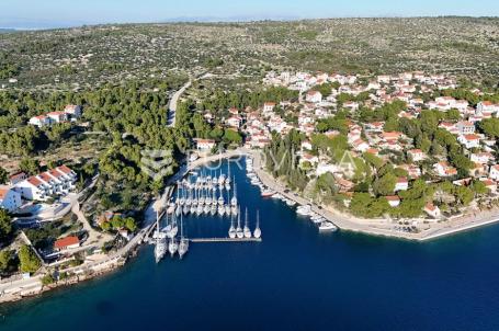 Brač, Milna, investicijsko zemljište blizu mora 4283 m²