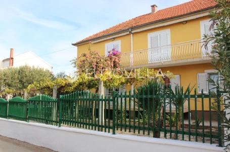 Zadar, Biograd na Moru, lijepa kuća na mirnoj lokaciji