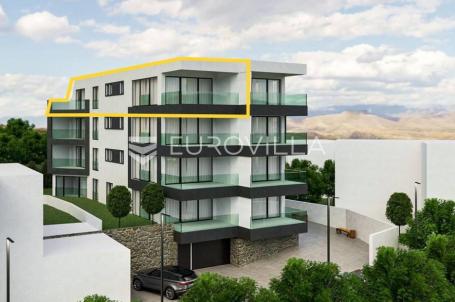 Opatija, peterosobni stan, treći kat, NKP 148 m2, garaža