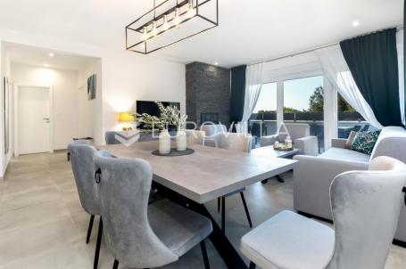 Istra, okolica Rovinja, izvanredno uređen dvosoban stan 85 m² 800m od mora